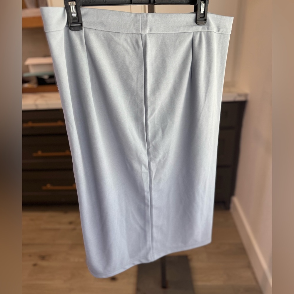 Shein Women's Gray Pencil Skirt With Zipper Closure & Side Slit. Size XXL - NWOT